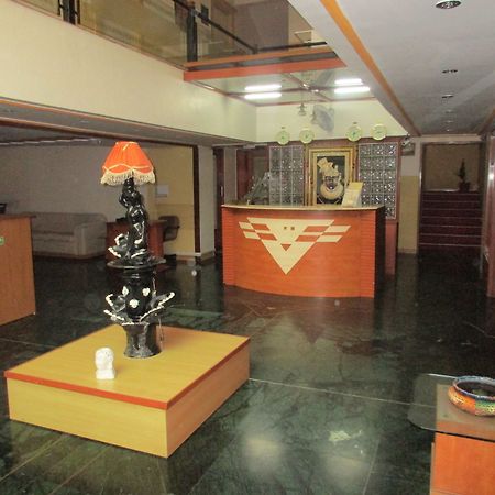 Hotel Sahaj Palace Ahmedabad Bagian luar foto