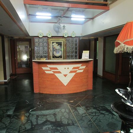 Hotel Sahaj Palace Ahmedabad Bagian luar foto