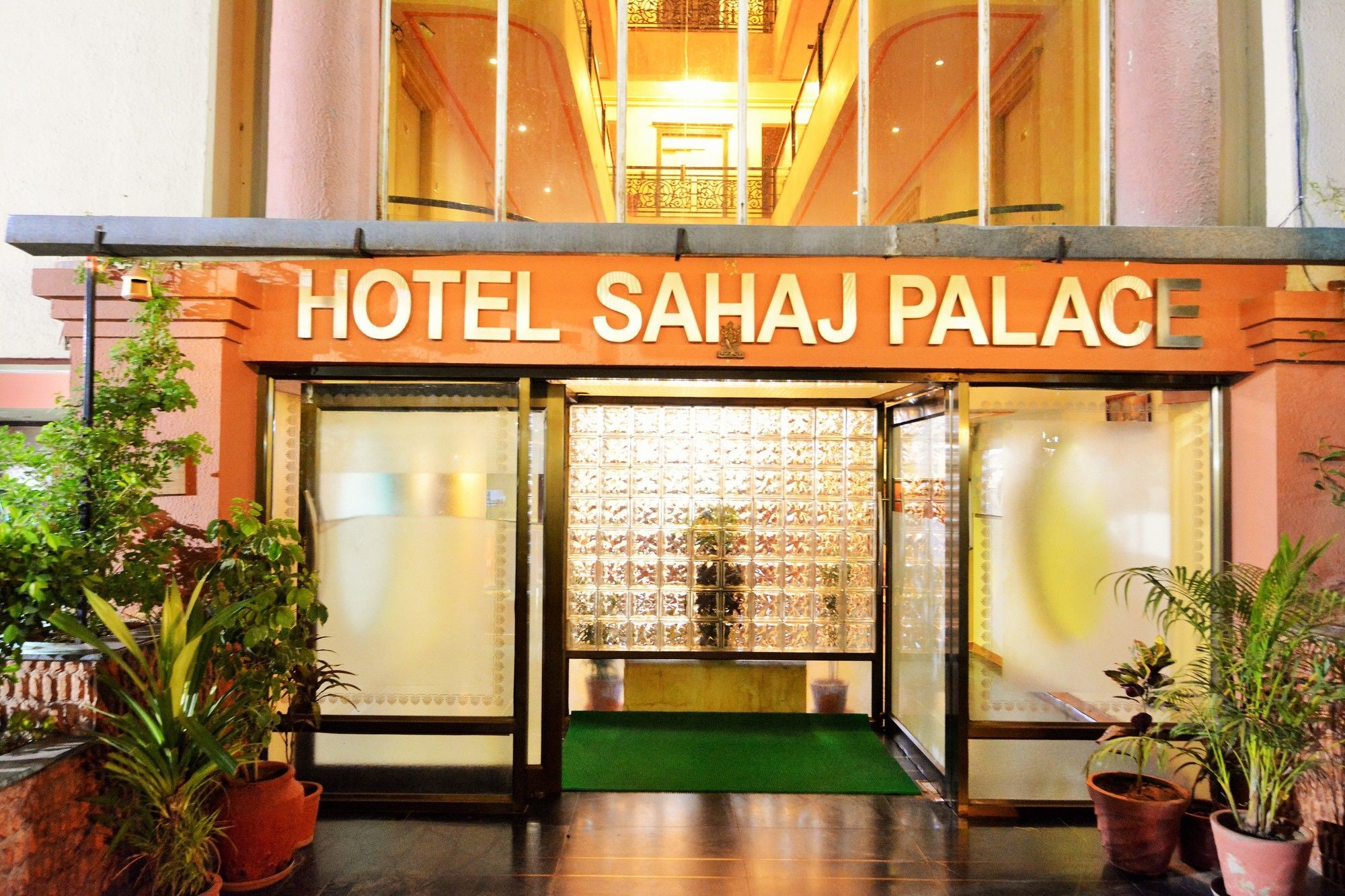 Hotel Sahaj Palace Ahmedabad Bagian luar foto