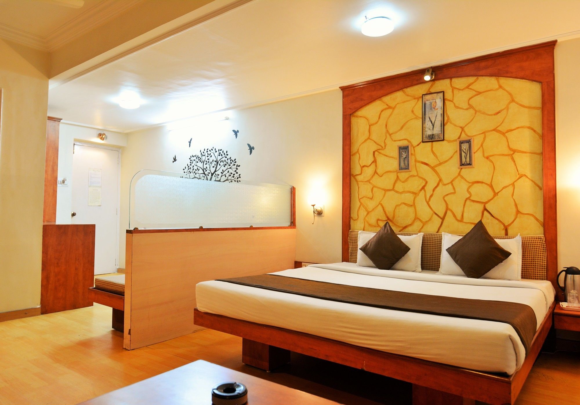 Hotel Sahaj Palace Ahmedabad Bagian luar foto
