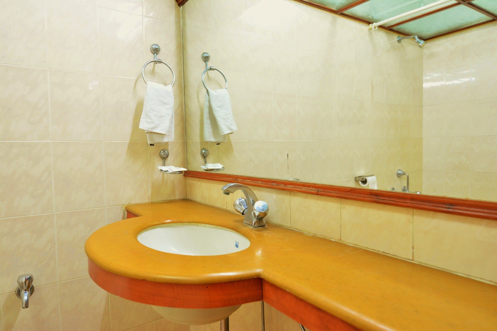 Hotel Sahaj Palace Ahmedabad Bagian luar foto